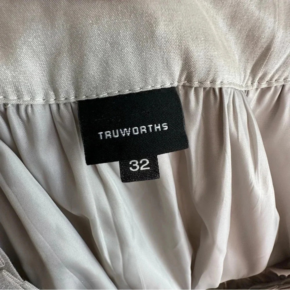 Truworths A Line Mini Silver Sleeveless Cocktail Dress w/ Rosette Detail Size 0 - Picture 7 of 13